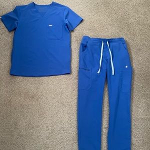 Figs scrub set top xs 3 pockets, bottoms xsp (petite)